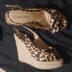 Wild Diva sz 7 leopard print wedges